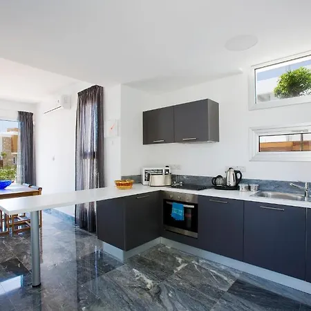 Paradise Cove Luxurious Beach Villas Paphos Room photo